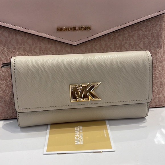 Michael Kors Mimi Large Saffiano Leather Bi-Fold Continental Wallet
Light Sand - Picture 10 of 16